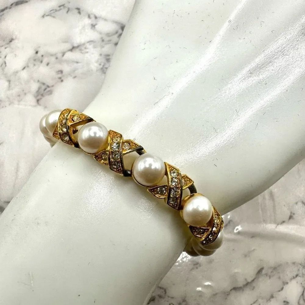 Napier faux pearl gold tone vintage rhinestone bracelet